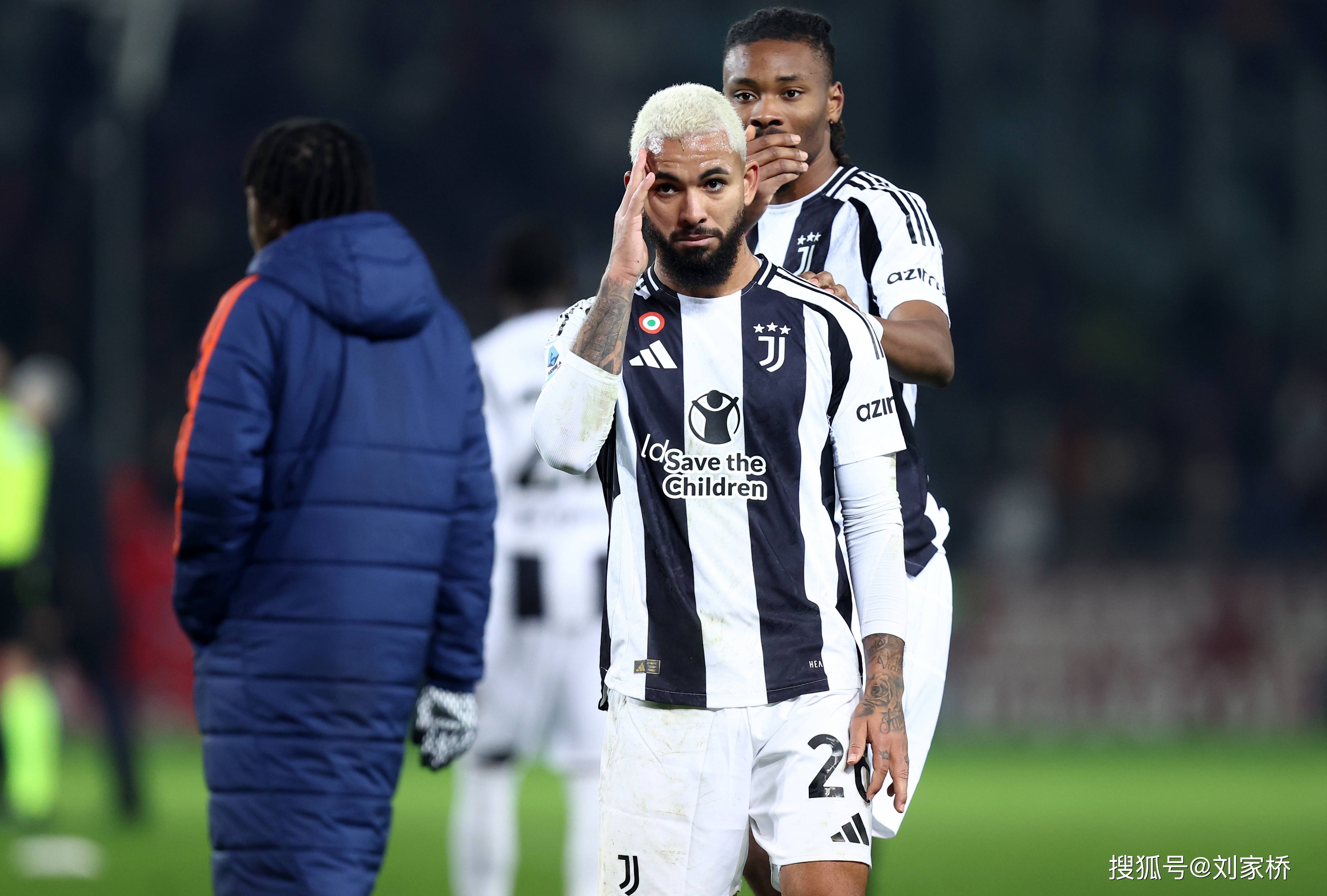 尤文图斯遗憾输给巴伦西亚,失去晋级机会(尤文图斯vs巴塞罗那2020年12月9日) 尤文图斯遗憾输给巴伦西亚,失去晋级机会(尤文图斯vs巴塞罗那2020年12月9日)