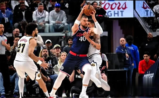 快船主场惨败，季后赛形势堪忧