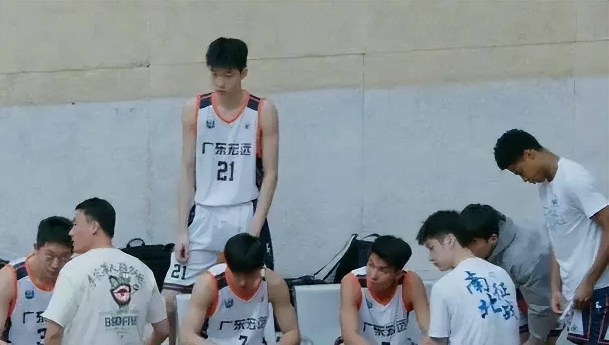 爱游戏官网登录网址-包含广东队在全国篮球锦标赛中打出三杀，被誉为观众齐声高喊的词条