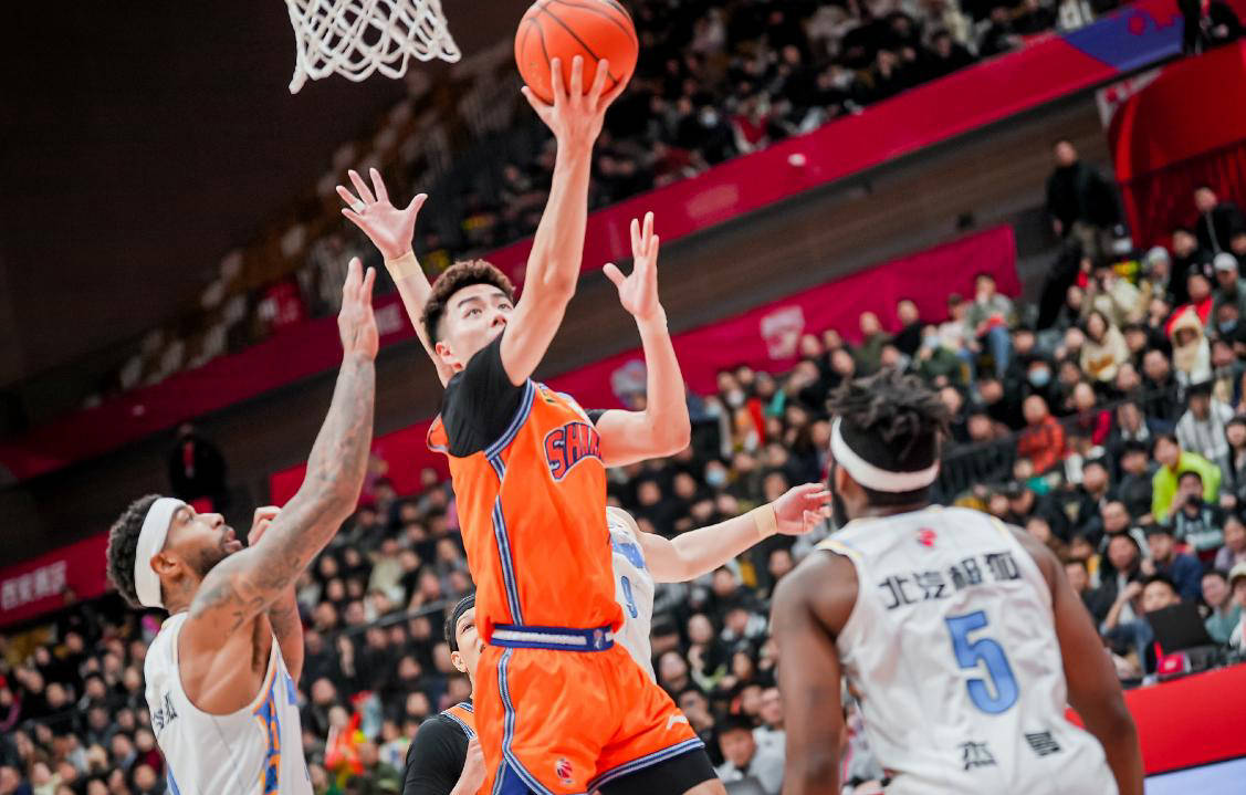 爱游戏网页版入口-步行者队将战黄蜂，客场作战实力对决胜负难料的简单介绍