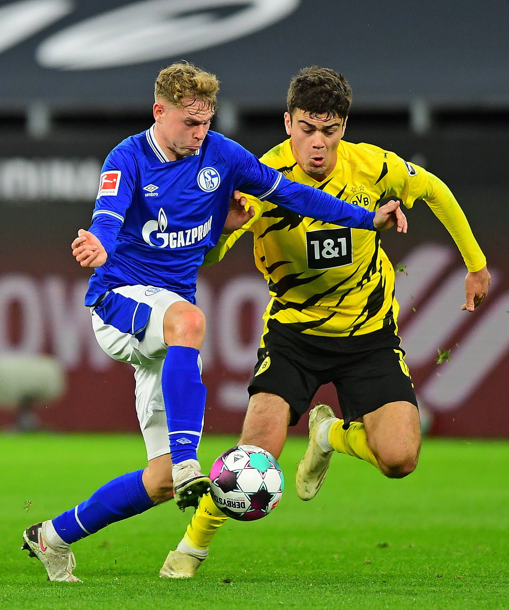 包含红海部落：多特蒙德将挑战雄心沙尔克的词条