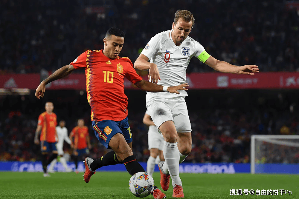 爱游戏官方-英格兰队在比赛中成功逆转局势