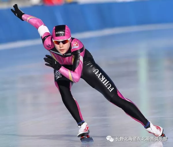 美国选手勇夺金牌队友载歌载舞 美国选手勇夺金牌队友载歌载舞