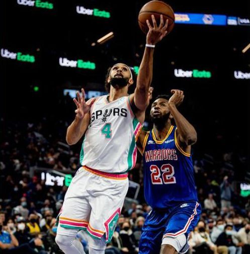 活塞客场战胜马刺,取得两连胜 活塞客场战胜马刺,取得两连胜