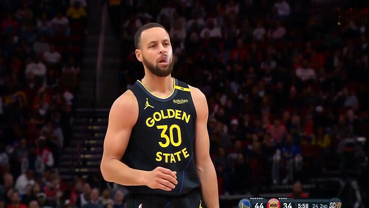 勇士球星在比赛中爆发轰下+分的简单介绍